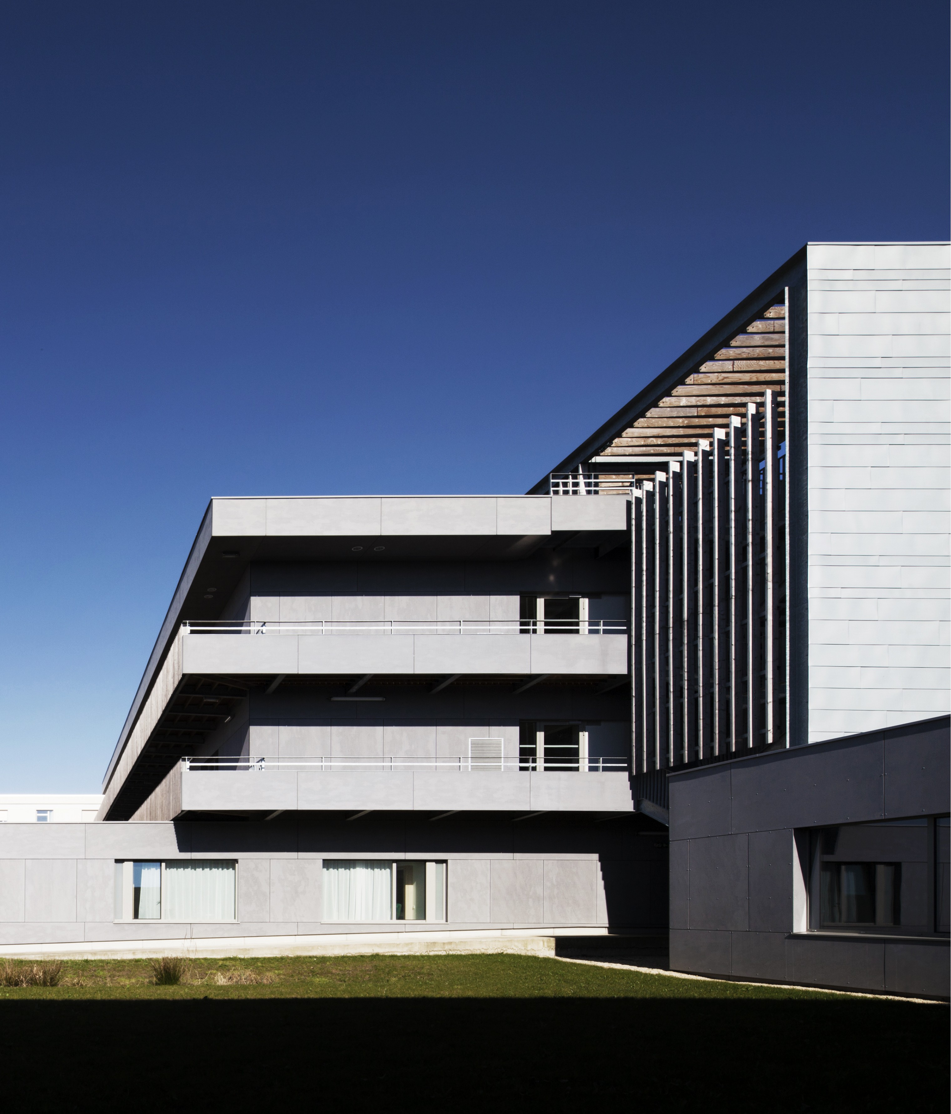 Hôpital Local & EHPAD Les Tilleuls 143 lits à Saint-James (50), par Marc Nicolas Architectures