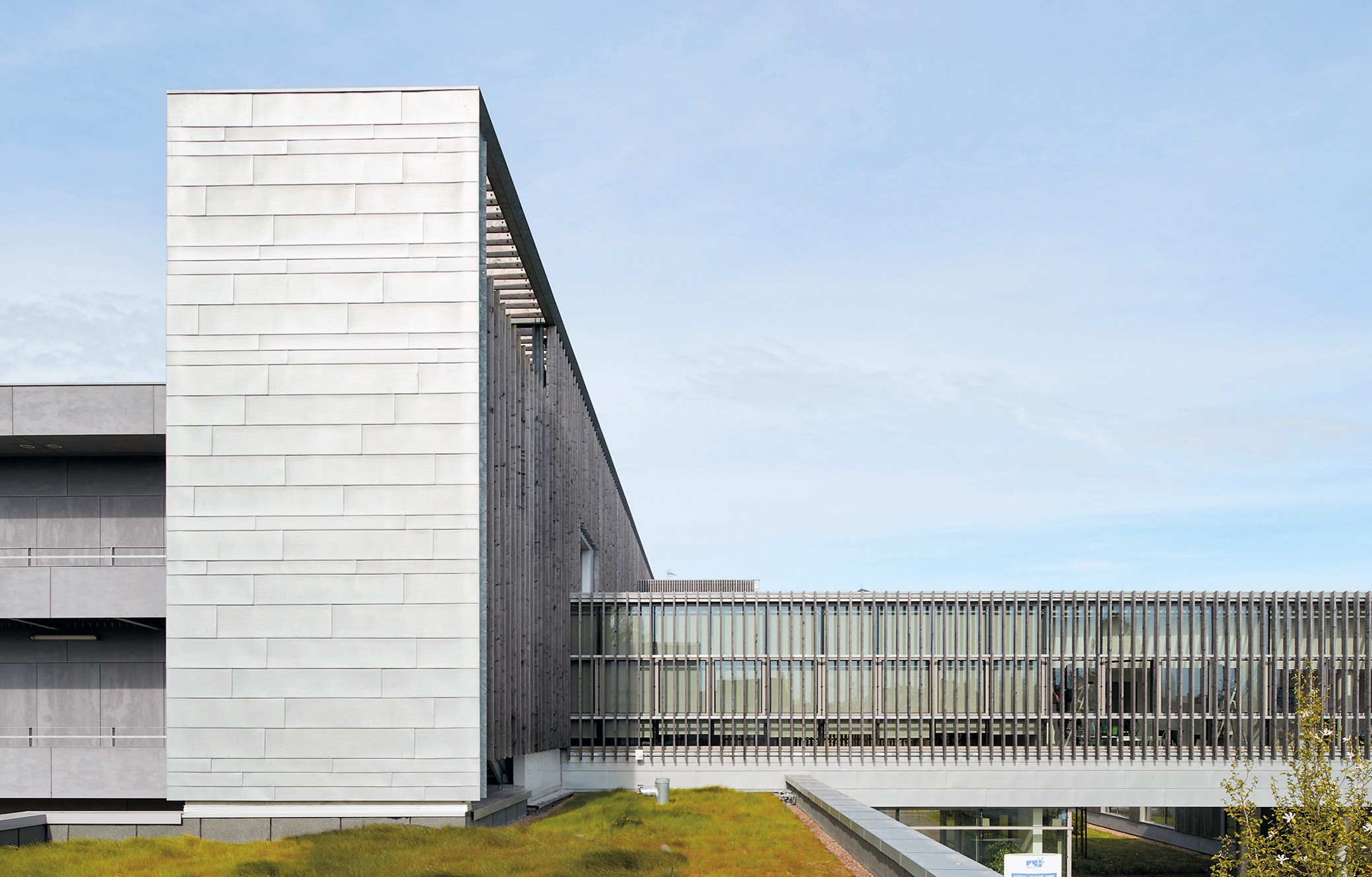 Hôpital Local & EHPAD Les Tilleuls 143 lits à Saint-James (50), par Marc Nicolas Architectures