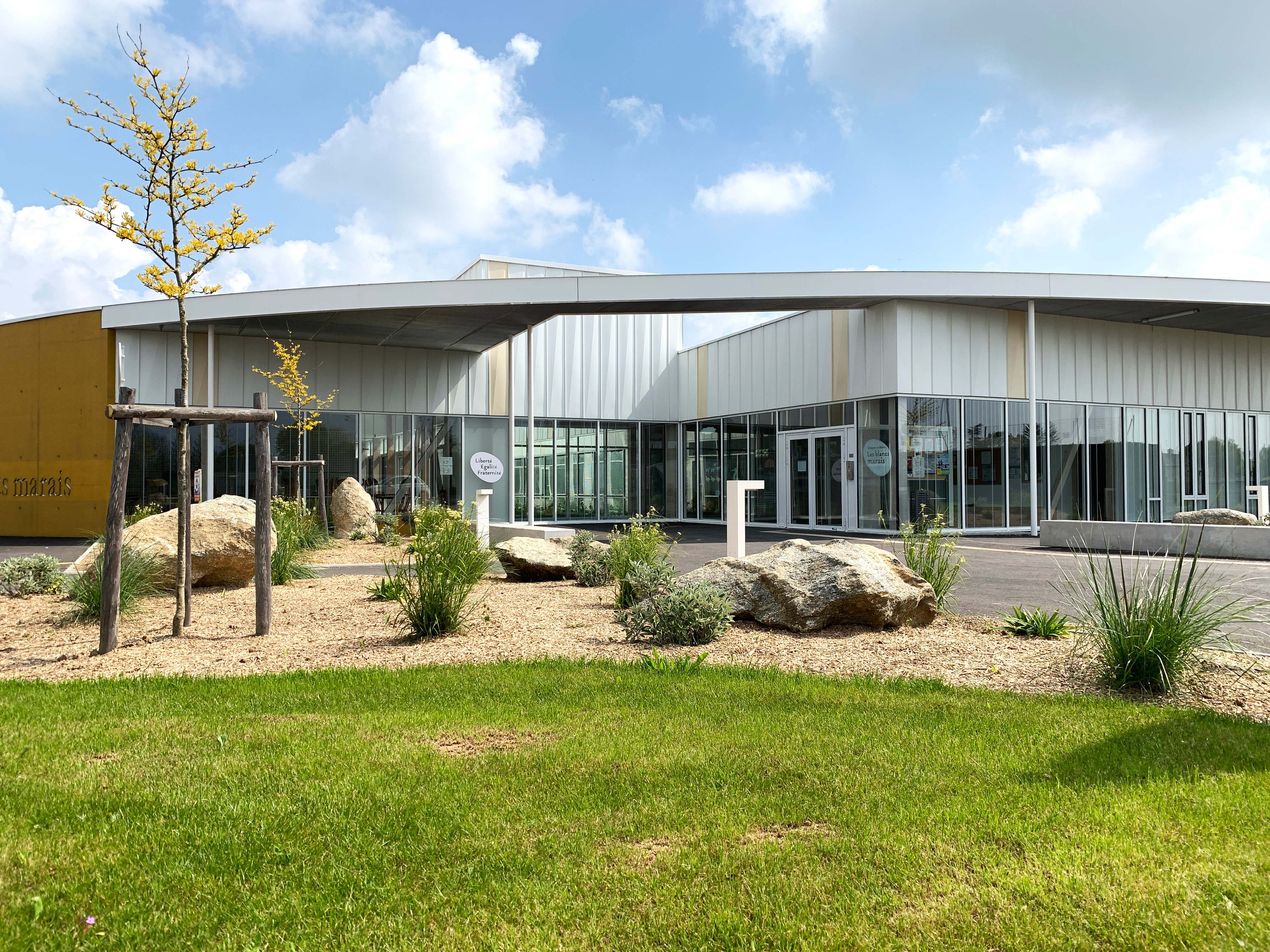 Groupe Scolaire Les Blancs Marais 11 classes à Picauville (50), par Marc Nicolas Architectures